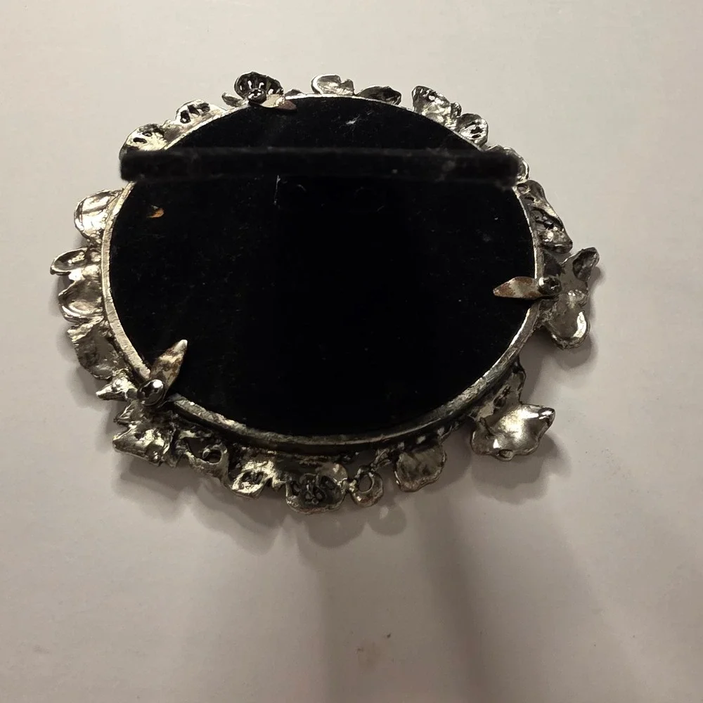 Vintage Silver Butterfly Wreath Round Picture Frame 5.5 Inch Metal Easel Back